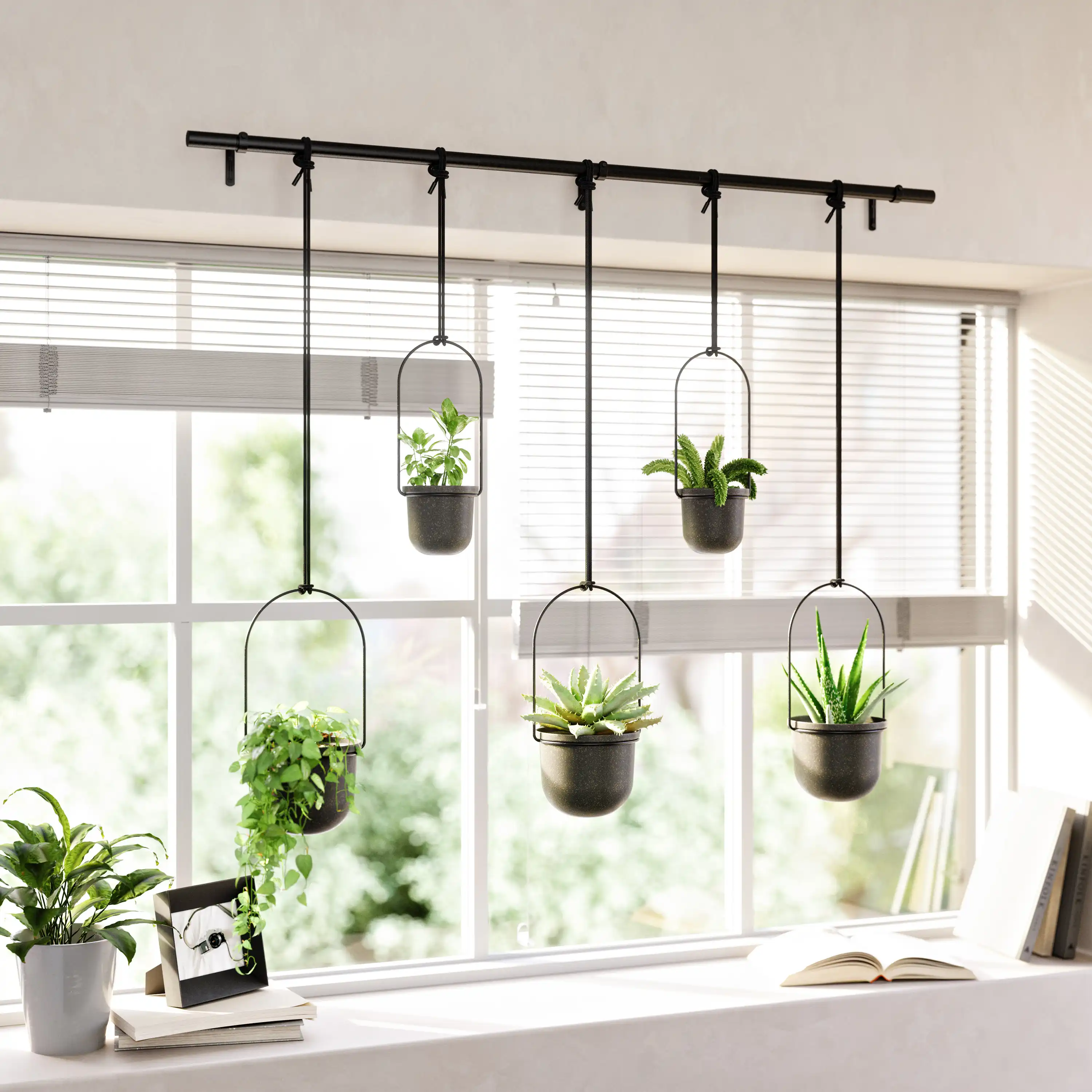 Umbra 5-Piece Plastic Hanging Planter Set